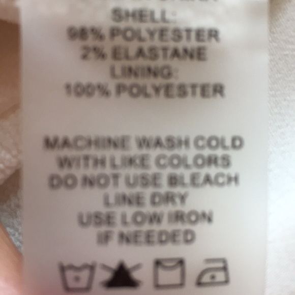 Vince Camuto off the shoulder ruffle/white texture - Picture 7 of 8